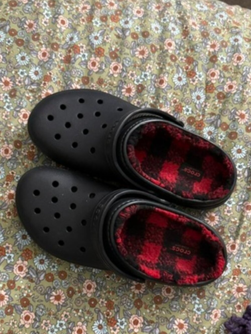 CROCS J6 Big Kids size Buffalo Plaid inside